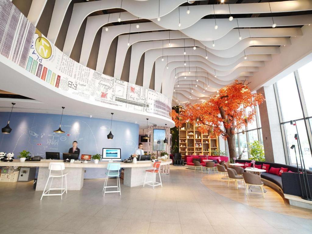 Отель Ibis Chengdu Chunxi Road Shudu Mansion Экстерьер фото