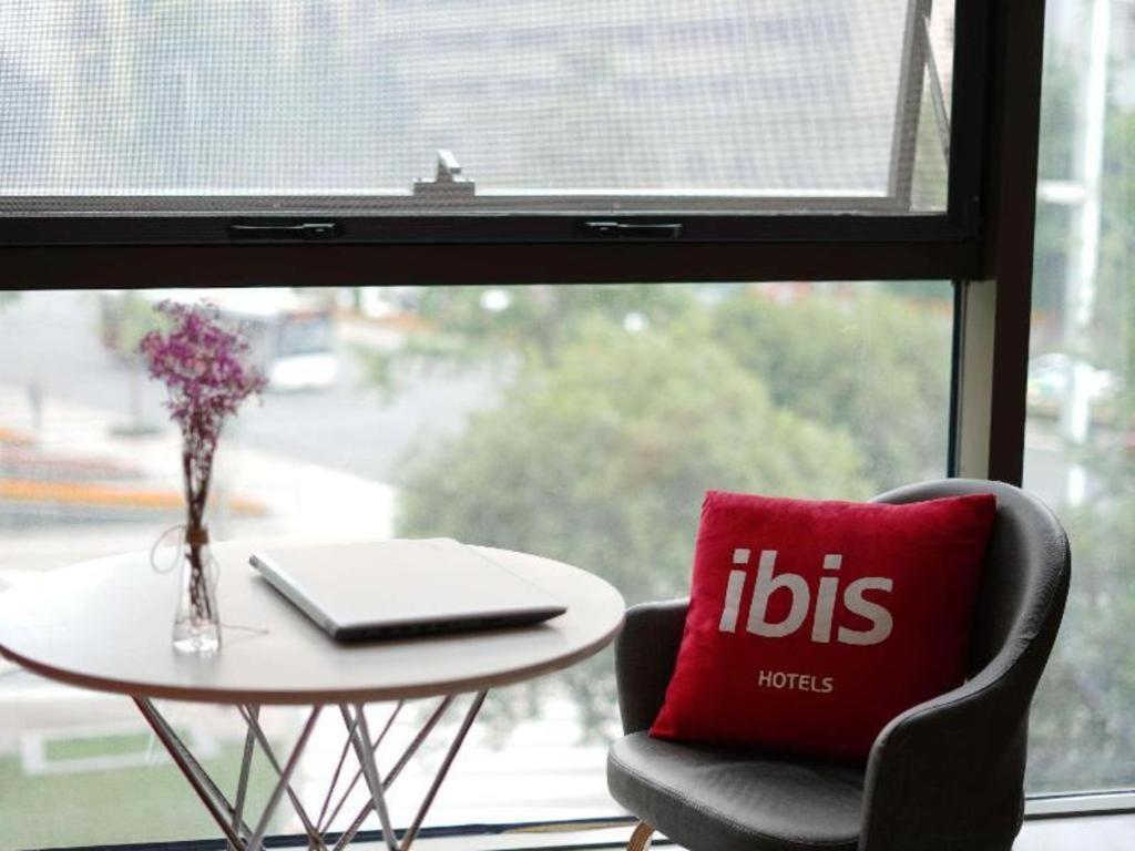 Отель Ibis Chengdu Chunxi Road Shudu Mansion Экстерьер фото