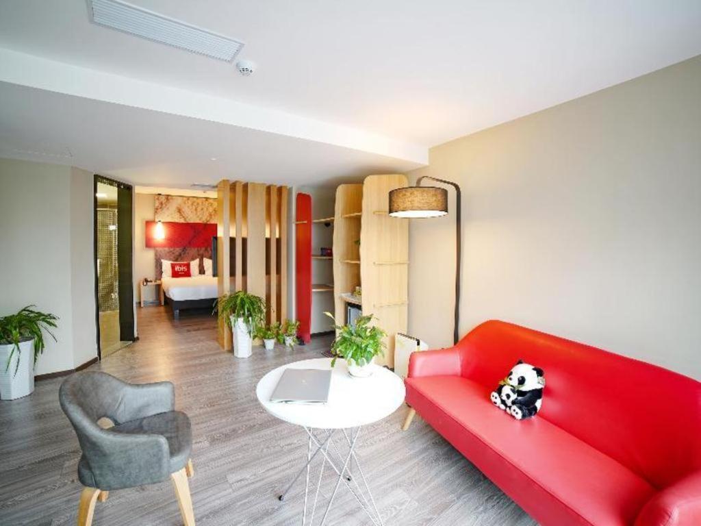 Отель Ibis Chengdu Chunxi Road Shudu Mansion Экстерьер фото