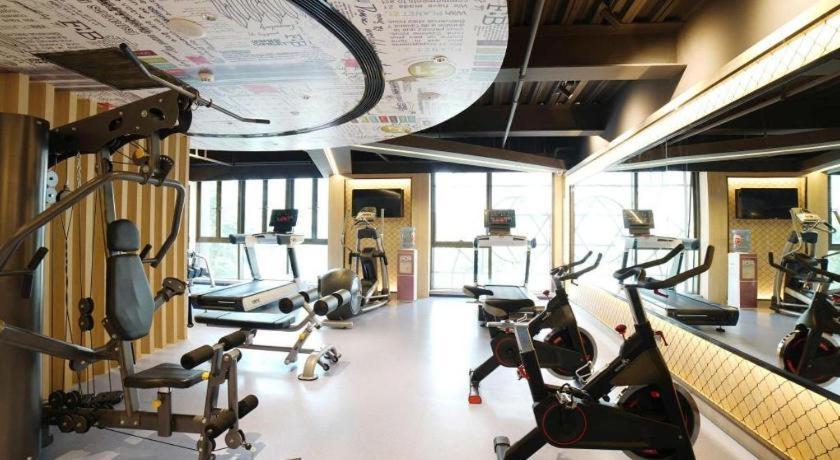 Отель Ibis Chengdu Chunxi Road Shudu Mansion Экстерьер фото