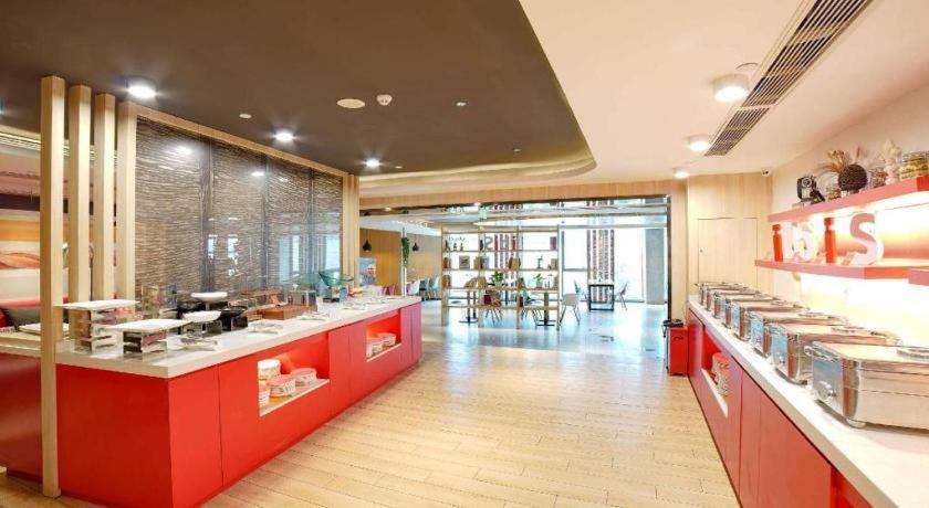 Отель Ibis Chengdu Chunxi Road Shudu Mansion Экстерьер фото