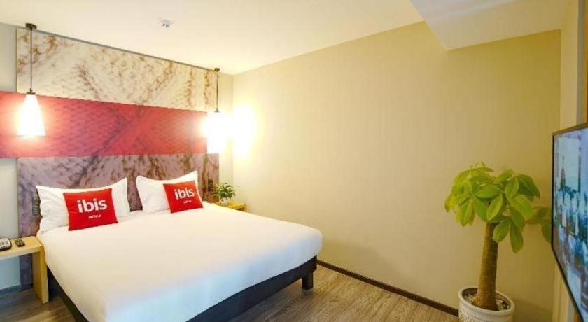 Отель Ibis Chengdu Chunxi Road Shudu Mansion Экстерьер фото