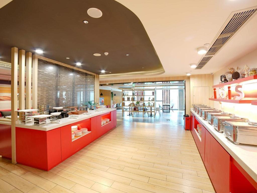 Отель Ibis Chengdu Chunxi Road Shudu Mansion Экстерьер фото