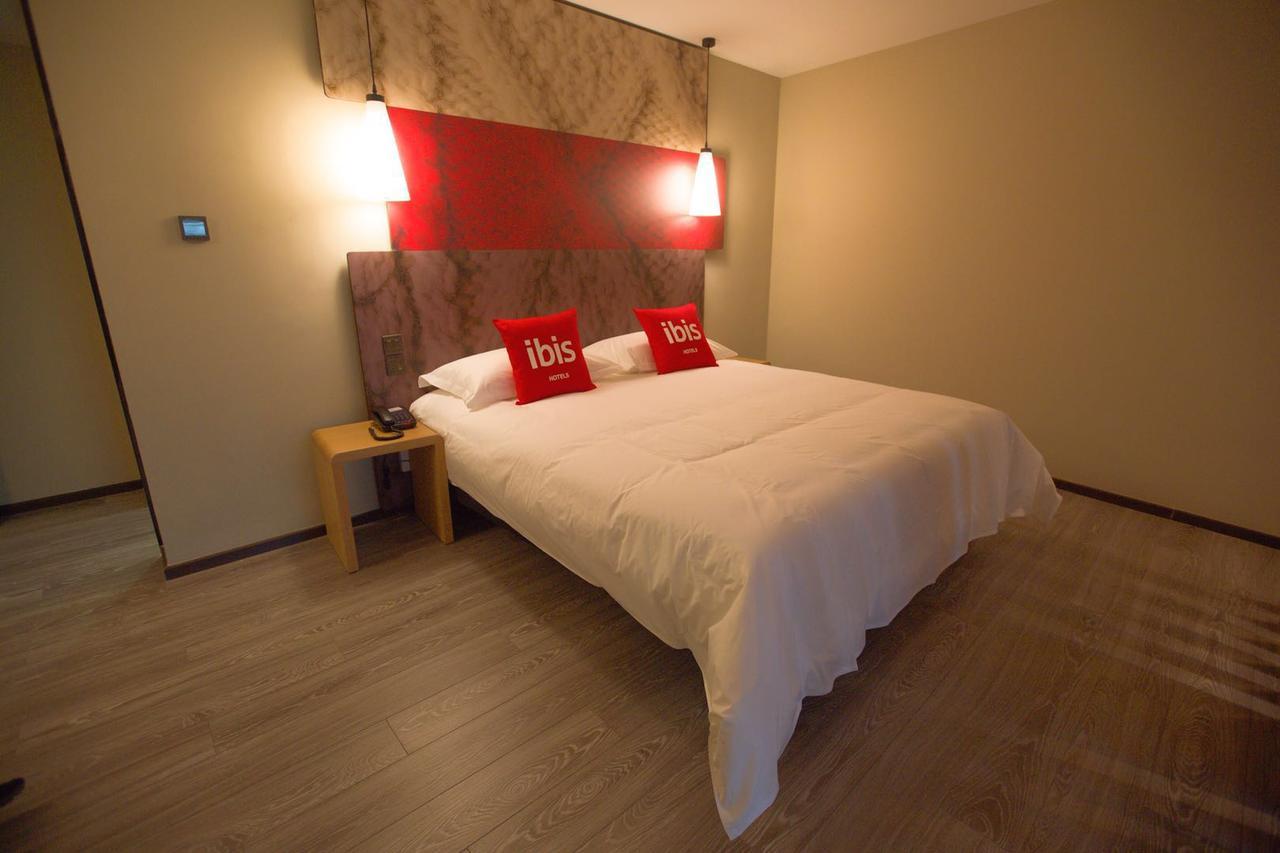 Отель Ibis Chengdu Chunxi Road Shudu Mansion Экстерьер фото