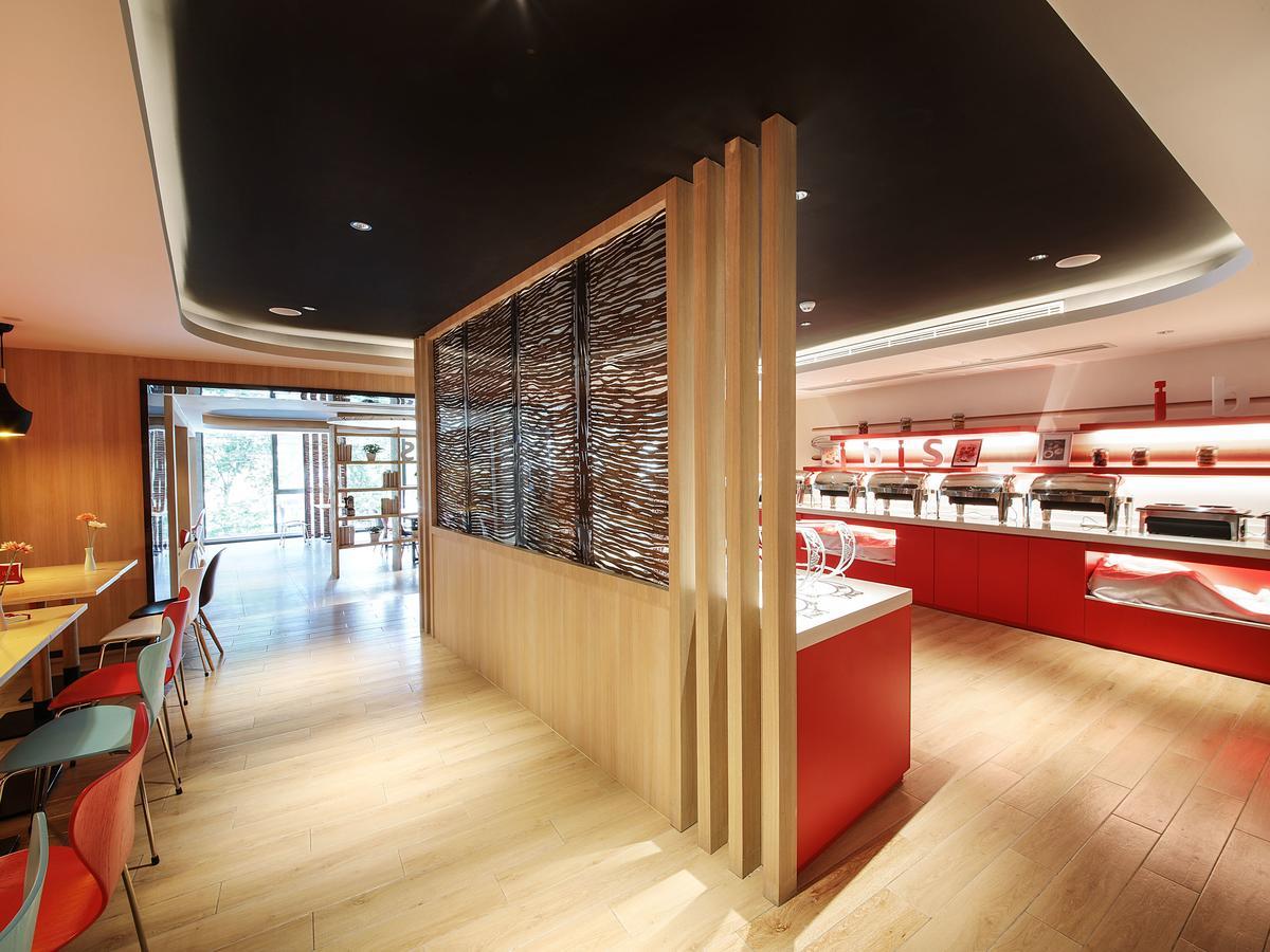 Отель Ibis Chengdu Chunxi Road Shudu Mansion Экстерьер фото